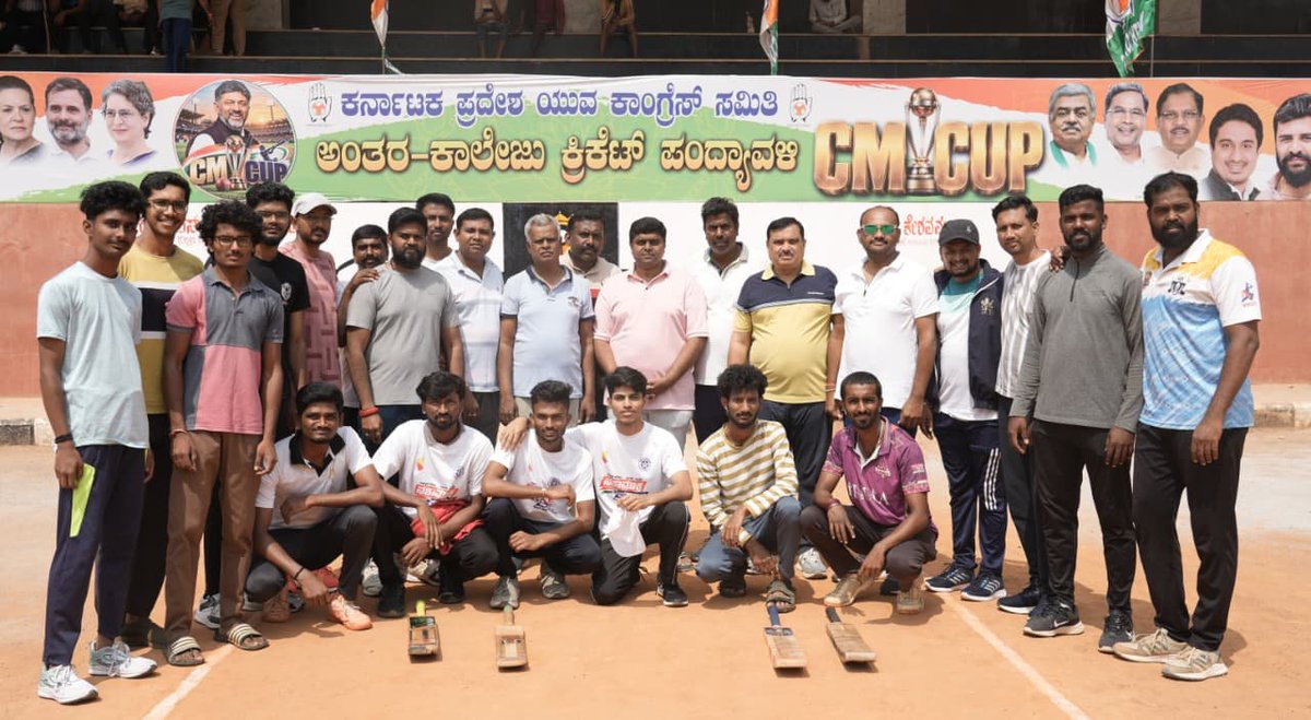 IYCKarnataka's tweet photo. ಕರ್ನಾಟಕ ಪ್ರದೇಶ ಯುವ ಕಾಂಗ್ರೆಸ್ ಸಮಿತಿ ಆಯೋಜಿಸಿರುವ ಅಂತರ ಕಾಲೇಜು ಕ್ರಿಕೆಟ್ ಪಂದ್ಯಾವಳಿ "ಸಿಎಂ ಕಪ್"ನಲ್ಲಿ ಮಹಾಲಕ್ಷ್ಮಿ ಲೇಔಟ್ ವಿಧಾನಸಭಾ ಕ್ಷೇತ್ರದ ಶಕ್ತಿ ಗಣಪತಿ ನಗರ ವಾರ್ಡ್ ಹಾಗೂ ನಾಗಪುರ ವಾರ್ಡ್ ನಡುವೆ ಕ್ರಿಕೆಟ್ ಪಂದ್ಯಾವಳಿ ನಡೆಯಿತು. ಕಾಂಗ್ರೆಸ್ ಮುಖಂಡರಾದ ನಟರಾಜ್ ಅವರು ಟಾಸ್ ಹಾಕುವ ಮೂಲಕ ಕ್ರೀಡಾಪಟುಗಳಿಗೆ ಬೆಂಬಲ ನೀಡಿದರು. ಕೆಪಿಸಿಸಿ ಪ್ರಧಾನ ಕಾರ್ಯದರ್ಶಿಗಳಾದ ಶಿವಕುಮಾರ್ ಸೇರಿದಂತೆ ಇತರರು ಉಪಸ್ಥಿತರಿದ್ದರು.