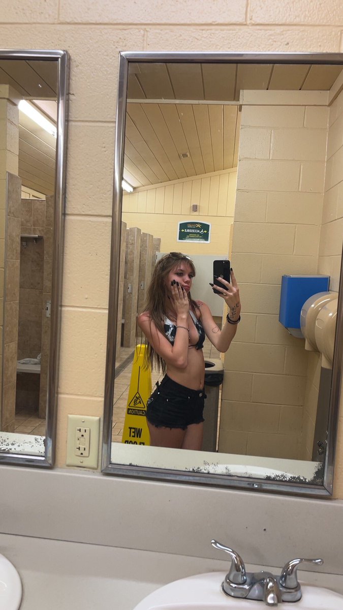 willowcorexoxo's tweet photo. being na*ghty is so much more fun😌 https://t.co/dR4oJdaMX3
