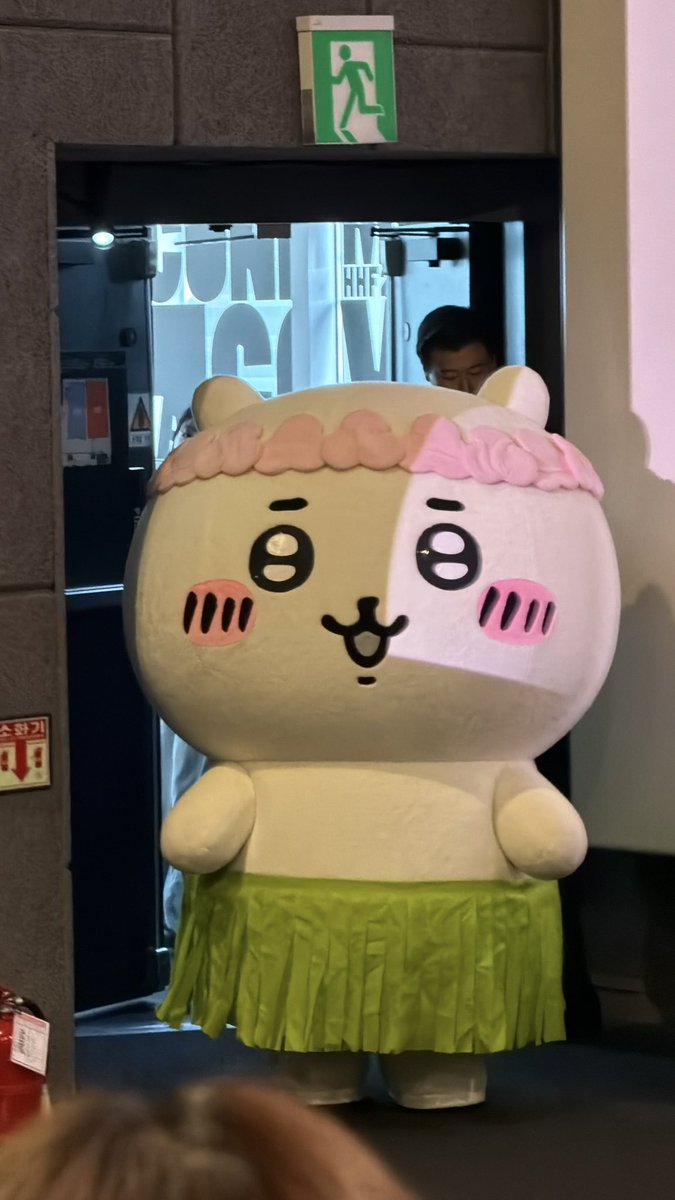 dialdialz's tweet photo. 진짜 개귀여움 수줍게 두둥. 하고 나타남 https://t.co/ATLLf7rKzO