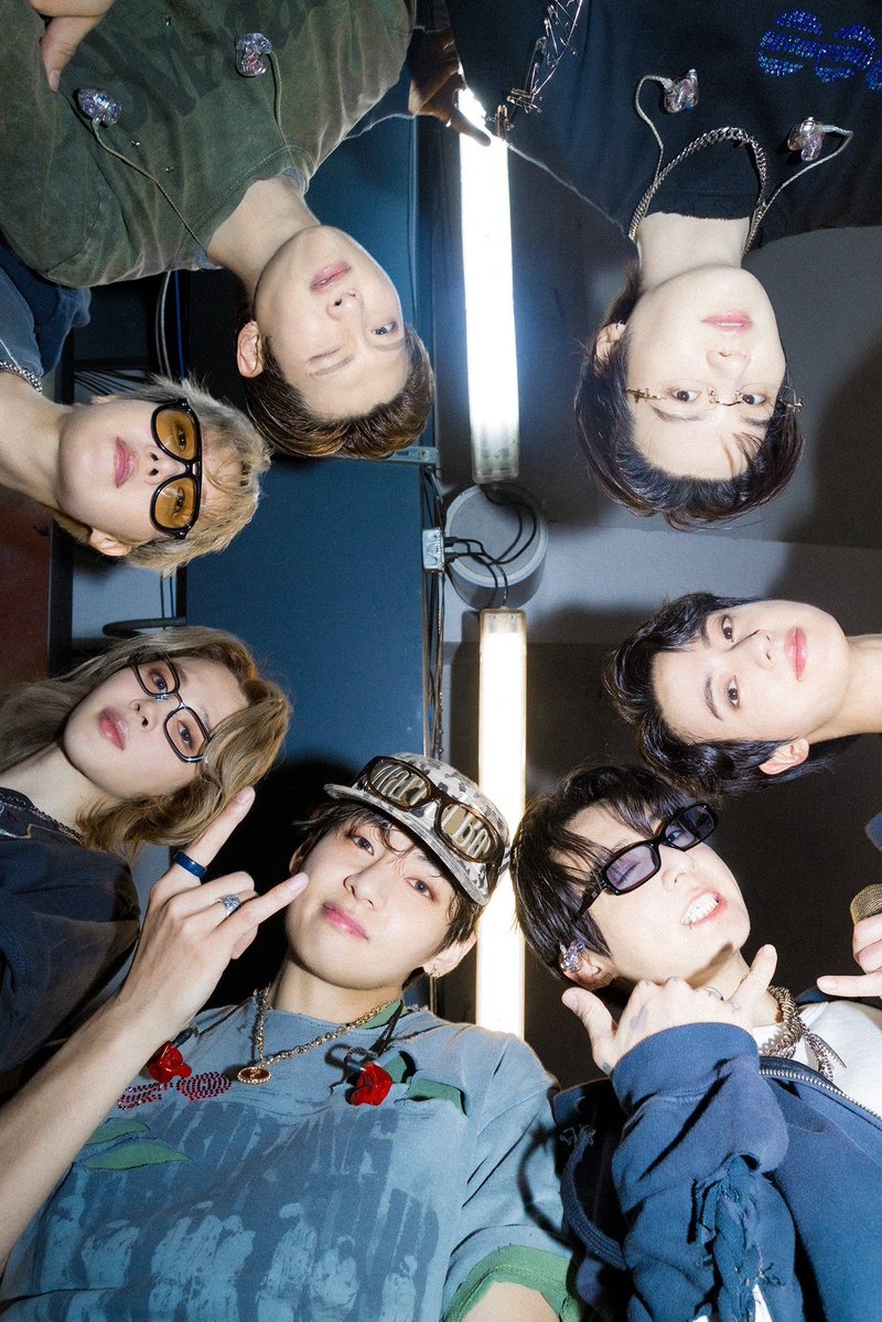 eternalhyyh's tweet photo. this has been my desktop background since 2018 and now they gave us a 2026 version 🥹 https://t.co/LMuWK1i4qe