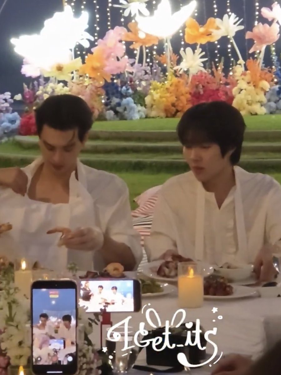 n0turchou's tweet photo. หะยิด_เจ่งตอนหม่ำก็ต้องไม่ซึมเปื้อน https://t.co/TWLNrF71fa