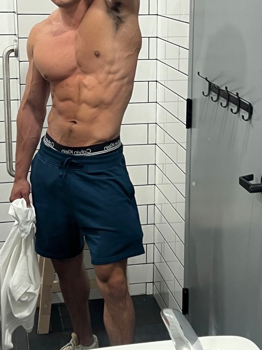 WasianFit's tweet photo. @uhiosteg Bro, you look like the most amazing idea. https://t.co/KNHMNfGU8e