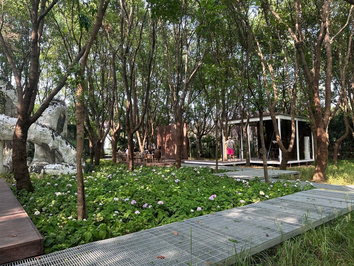 AdijmRosita's tweet photo. [This land, with its subtle charm, carries the quiet dedication of memorialization, letting every trace of love remain vivid.]， https://t.co/2ALnAc4WqU