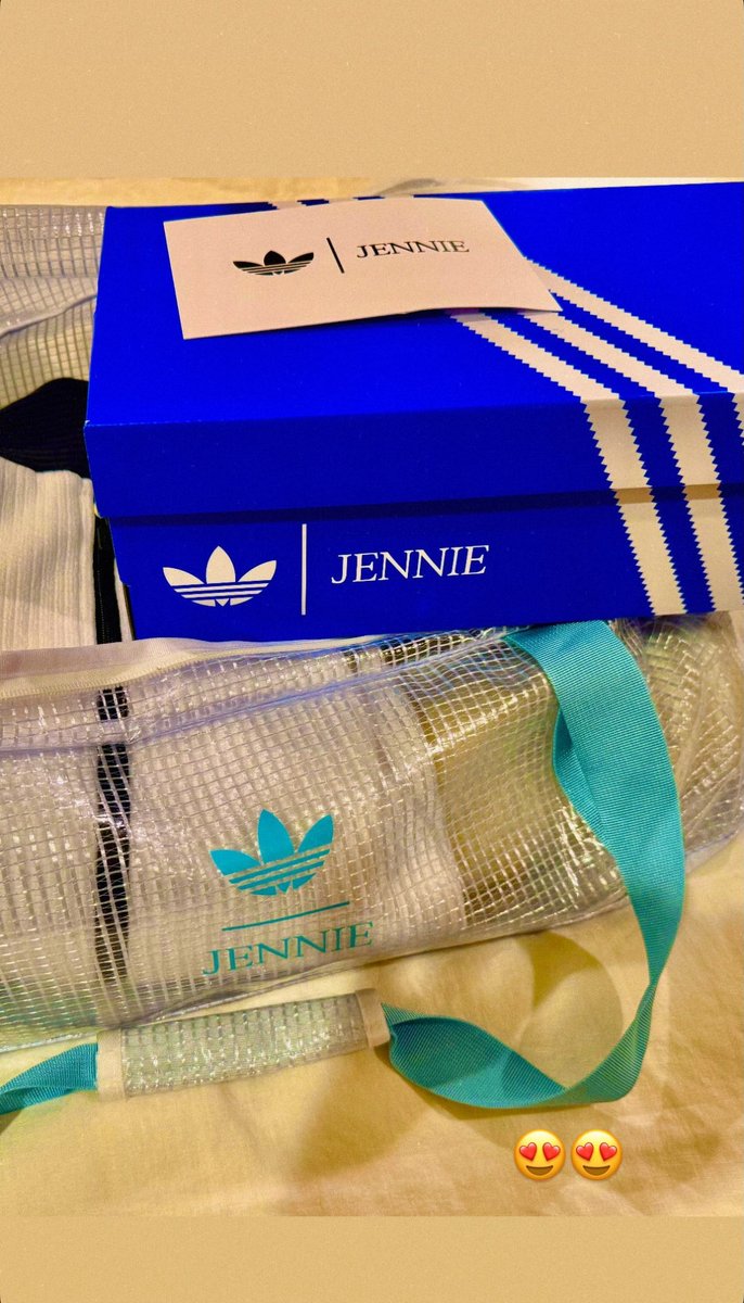 tjruby_'s tweet photo. เจนนี่ส่งคอลเลคชั่น adidas Originals by JENNIE ให้ คุณ Jelli Dorman (Songwriter &amp; Music producer) ที่ร่วมงานกับเจนนี่ในอัลบั้ม Ruby, Fallen Angel และทัวร์งาน Festivals ของเจนนี่ที่ผ่านมา 🤍 https://t.co/ryRnO8puGk