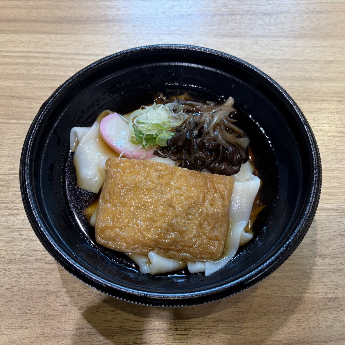 fuwa2Mikey02's tweet photo. 今週はぐんまちゃん尽くしとなりました！新宿にありますJA東京アグリパークにて行われた『わくわく群マルシェ』に参加しました。
ひもかわうどんを食べたほか、2日間グリーティングに参加��き、服装の異なるぐんまちゃんを楽しむことができました( ^ω^ )
#ぐんまちゃん #群馬 https://t.co/HIKBEfdkLY