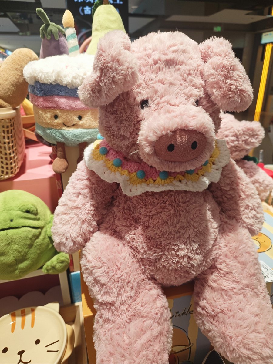 AKso45LMGnDCezi's tweet photo. A little paw papi playing with a cute chubby pig, making a soft "pa" sound! https://t.co/7Wq0SMXCUP