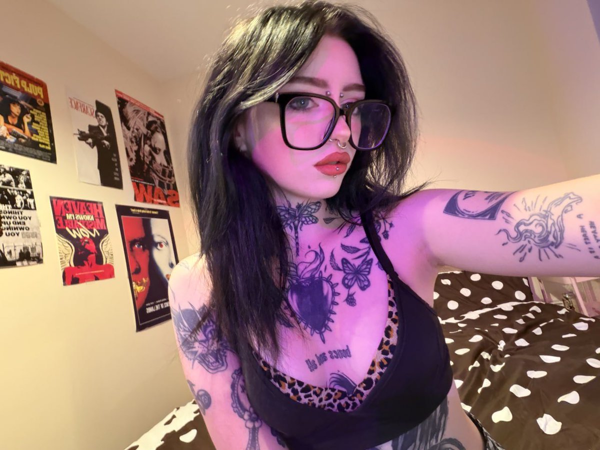 darkdahliahs's tweet photo. the glasses stay on until u convince me they look better on the floor… kidding 🤭 https://t.co/89LCo22Z7C