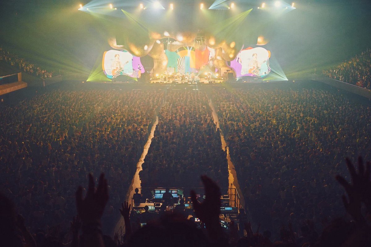 Toriashi_VYT's tweet photo. 【マカロックツアーvol.22】初日、大阪篇ありがとうございました！！

3年ぶりのアリーナツアー。
みんなのおかげで最高の初日なりました！！
ありがとう。

大阪、2日目もよろしくお願いします🔥

photo by 酒井ダイスケ @imdaisukesakai https://t.co/LpphS71mzR