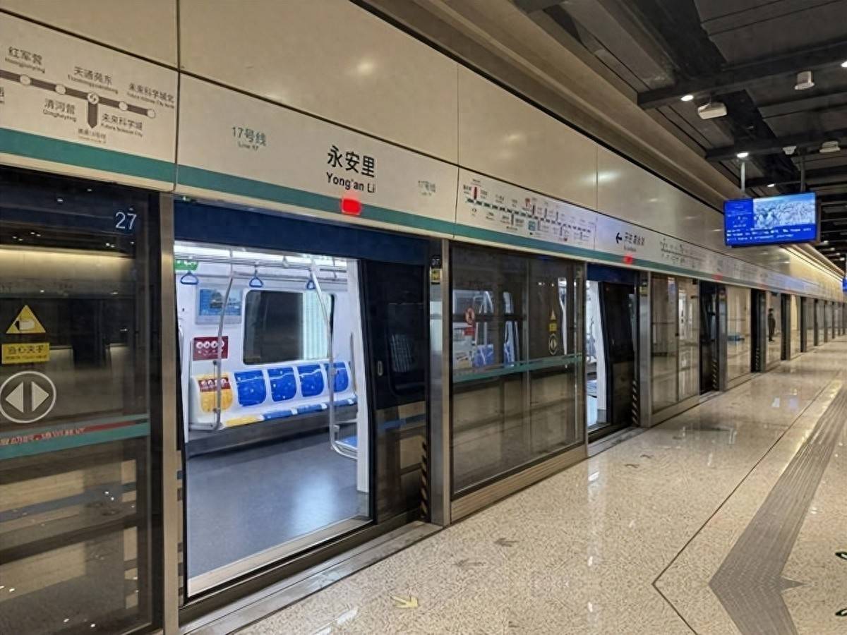 imemsksj's tweet photo. [I feel such a 懊貌贺 after missing that train. Can’t believe it slipped away right in front of me!] https://t.co/A270iJYoR4