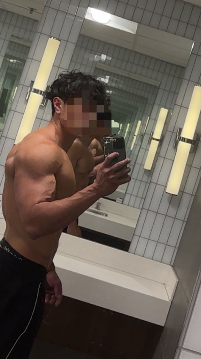 WasianFit's tweet photo. @rawbrent So hot bro, let’s lift together. https://t.co/AhGDvVtxFr