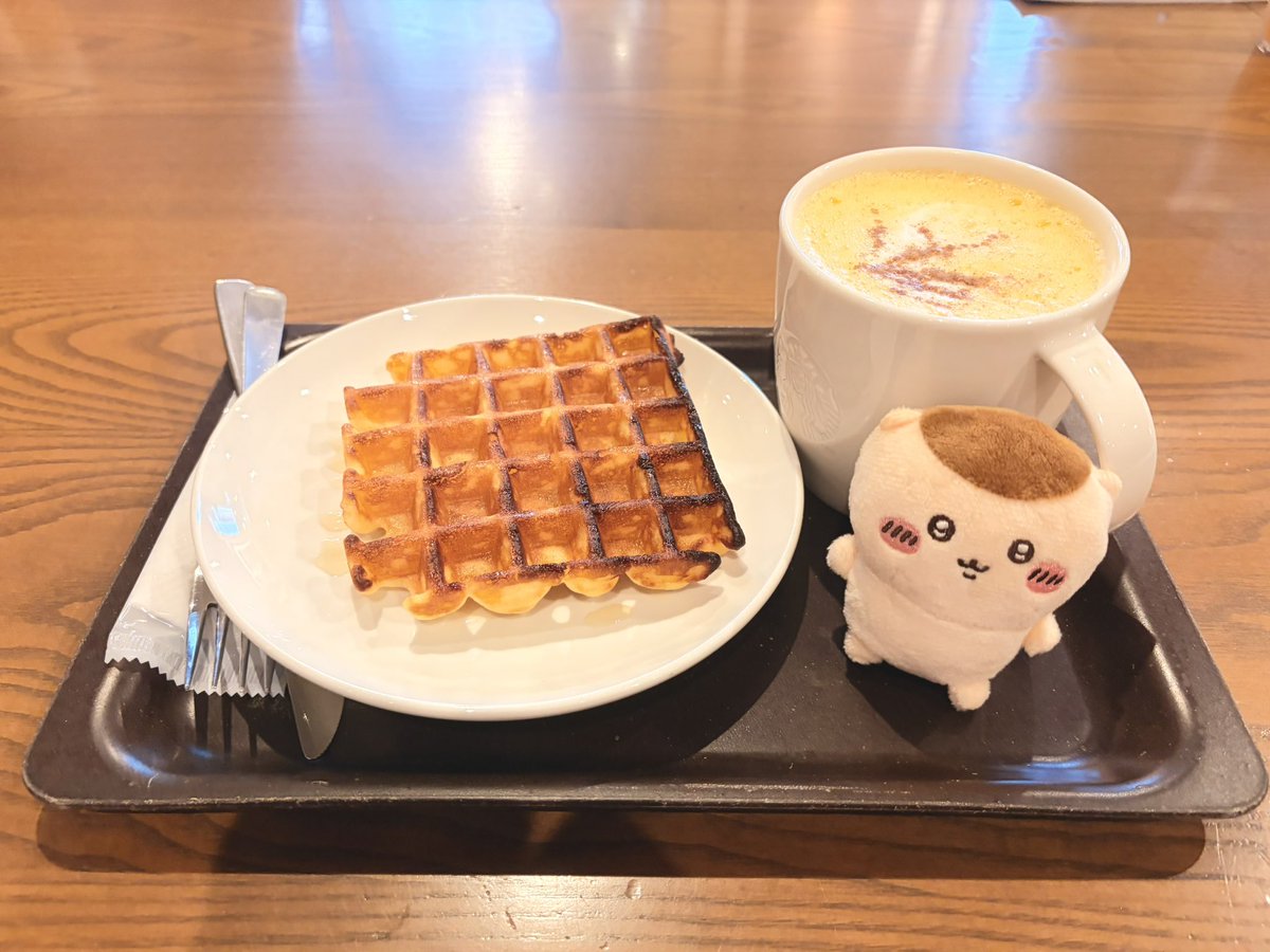 shiotanparty's tweet photo. なにカフェハシゴしてんねん
先輩、スタバのパンプキンスープチーノとワッフルだよ🎃🧇 https://t.co/BzEV0VZSba