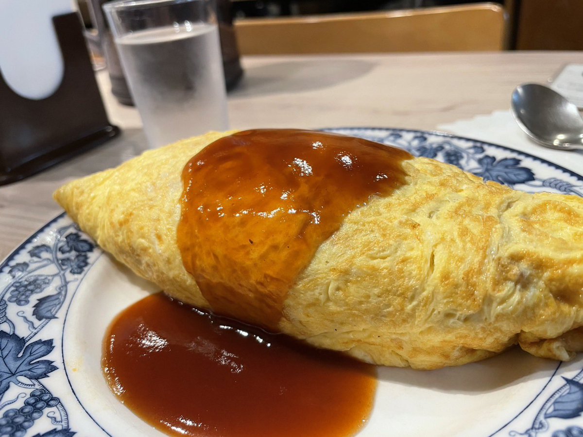 nek000gohan's tweet photo. オムライスも美味しかった！！
でもここではハンバーグ食べたい🤤 https://t.co/NupI9we04A