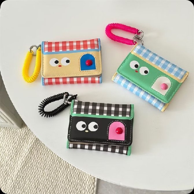 haniiisaurus's tweet photo. 👛 : "emm hai kak, aku anak baru
👛 : "kenapa ya kak?"
👛 : "ada apa kak?"
👛 : "ohhhhhhh"

begitulah sekiranya terjemahan dari ekspresi dompet ini, GEMESS BANGETTTT https://t.co/sjnjy7seLr