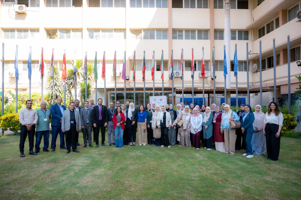 FAOEgypt's tweet photo. ضمن مشروع @Pandemic_Fund الممول من البنك الدولي، نظمت @FAO بالتعاون مع الهيئة العامة للخدمات البيطرية و@mohpegypt ورشة عمل لتعزيز دور الخطوط الساخنة في التواصل والتنسيق والإبلاغ عن الأحداث الصحية، وفهم أدوار القطاعات ونقاط التكامل بينها للاستجابة المشتركة وفق نهج #OneHealth. https://t.co/a8P0SYxSf4
