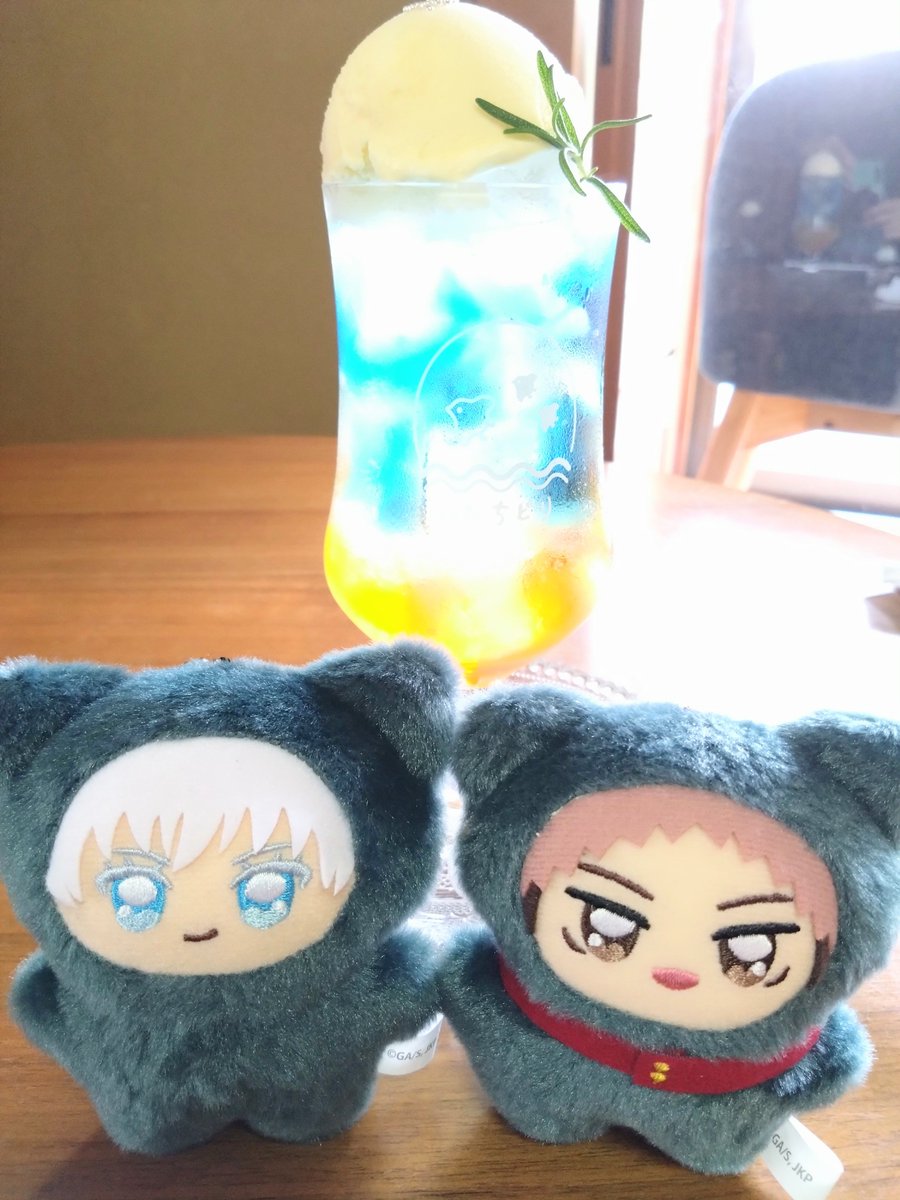 agurigaranndou's tweet photo. 以前から行きたかったカフェ！
予約が中々取れにくいのだけど、キャンセル分がとれたので、急遽行って来た！
沢山食べた！写真は身内分のフードとデザートあり。
ソーダは青とオレンジの混合です！ https://t.co/PtLbkUp9M0