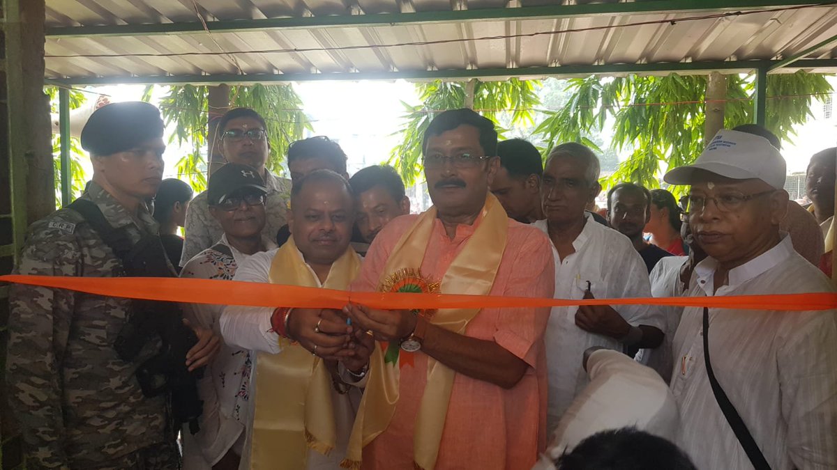 RahulSinhaBJP's tweet photo. আজ পূর্ব বর্ধমান জেলার কালনা মহারাজা হাই স্কুলে আয়োজিত ‘যোগ তীর্থ যোগ সম্মিলনী’ অনুষ্ঠানে অংশগ্রহণ করলাম।

যোগ শুধু শরীরচর্চা নয়—এটি সুস্থ জীবন, মানসিক শান্তি ও আত্মশক্তির এক অনন্য পথ।

সুস্থ শরীর, শান্ত মন—যোগ হোক জীবনের অঙ্গ। https://t.co/AnjR1W3zAe