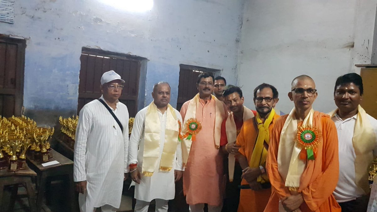 RahulSinhaBJP's tweet photo. আজ পূর্ব বর্ধমান জেলার কালনা মহারাজা হাই স্কুলে আয়োজিত ‘যোগ তীর্থ যোগ সম্মিলনী’ অনুষ্ঠানে অংশগ্রহণ করলাম।

যোগ শুধু শরীরচর্চা নয়—এটি সুস্থ জীবন, মানসিক শান্তি ও আত্মশক্তির এক অনন্য পথ।

সুস্থ শরীর, শান্ত মন—যোগ হোক জীবনের অঙ্গ। https://t.co/AnjR1W3zAe