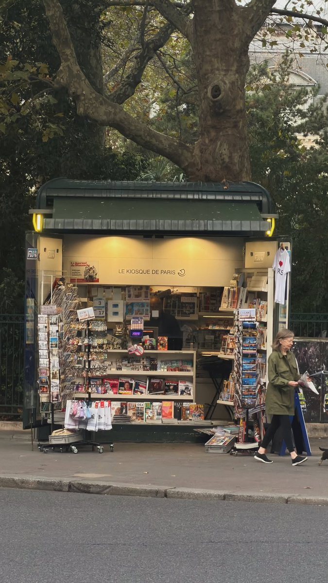 FORCEBOOKFAMILY's tweet photo. 📚🏡👵🏻

IGs : kasibook_
BOOK X CELINE PFW27
#BookKasidet
#Celine #CelineEte2027
#MichaelRider #kasibook https://t.co/bUn3K6409W