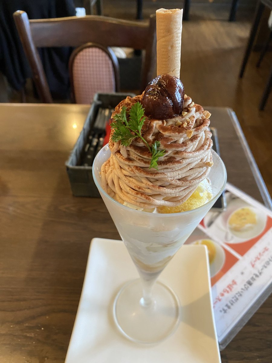 wizdy's tweet photo. え！？？
佐賀県が魅力度ランキング最下位！？
やった、いつものやつやーん！
これで自虐的にPRできるから良いやん！！

いちごさん
伊万里牛を使った、とき里サラダ
そらりのパフェ
ベルボアーズのブルーベリーカンパーニュ

たくさん美味しい物あるからね！ https://t.co/L2PE9oQxWs
