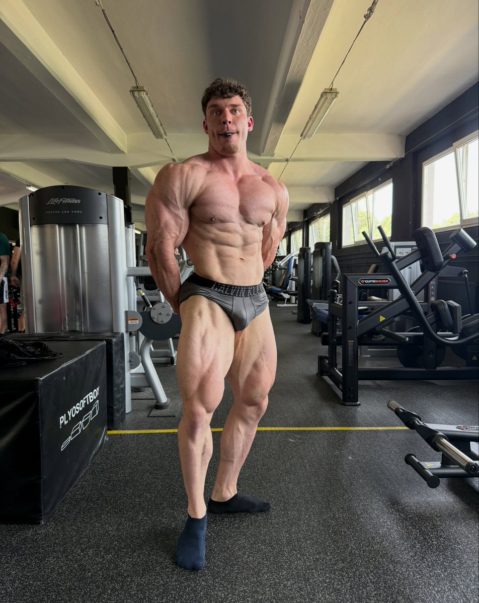 alphathomas23's tweet photo. Built for attention👑💪🏻 https://t.co/Ogw7w5F1IS