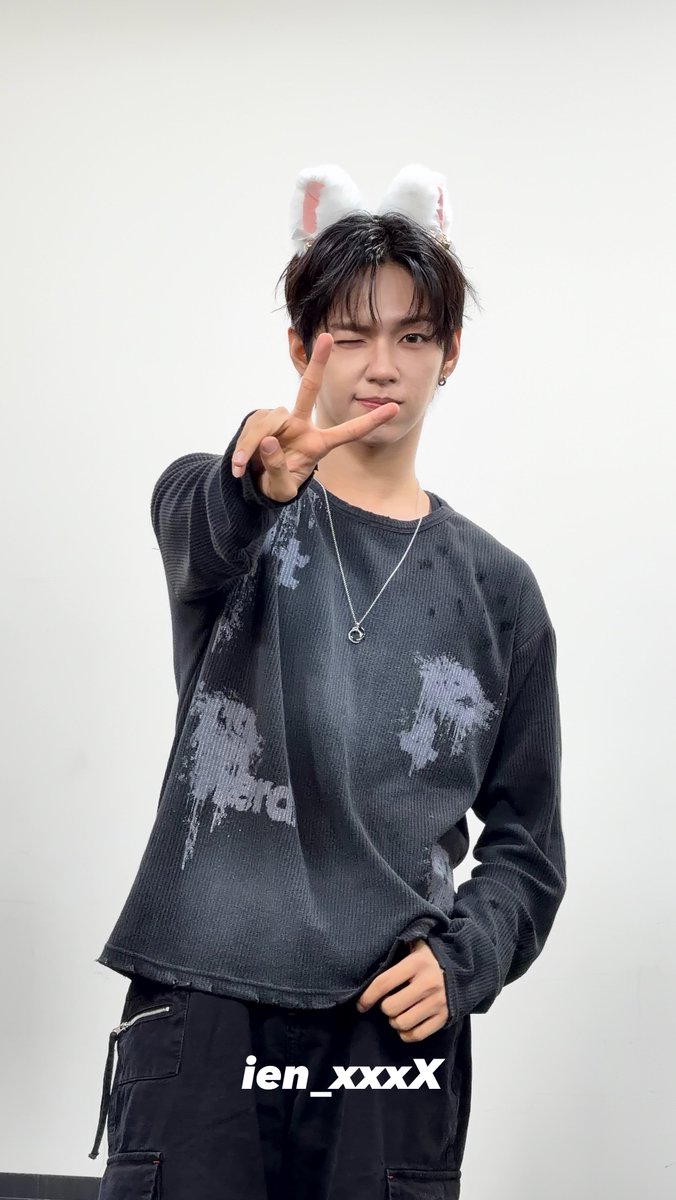 ien_xxxX's tweet photo. 261004 

✌️😉

#아홉 #AHOF
#JL #제이엘 https://t.co/XJLWFq5FQo