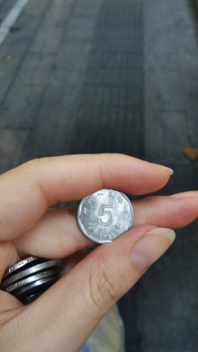 AndreaShawful5's tweet photo. This little Zhuang silver coin feels surprisingly hard! https://t.co/yD5dlCPekR