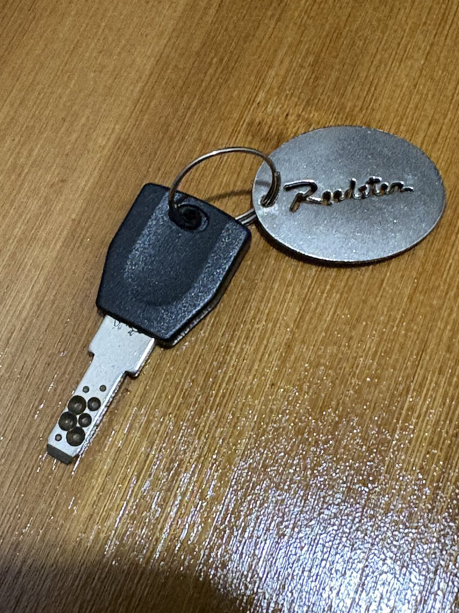 marugamo's tweet photo. マンションの敷地内で落としたと思われる駐車場の鍵、お札のお陰で無事帰ってきました。 https://t.co/r8LJ8nY2H6