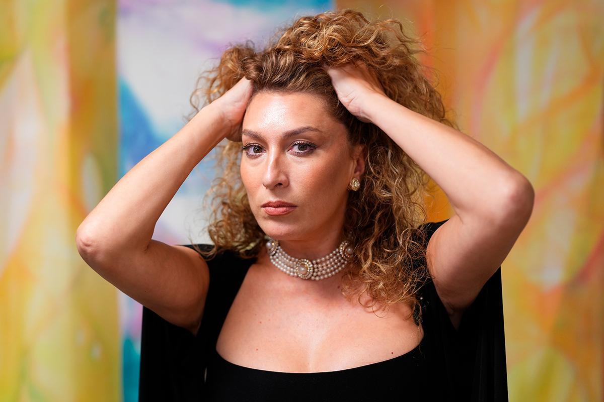 elmundoes's tweet photo. Estrella Morente: "Yo iba a tener un papel en La bola negra, pero el rodaje me pilló fuera. Llegué a hacer el casting para el personaje de Penélope Cruz" https://t.co/0uThkifFnc https://t.co/RYLPlBS4xe