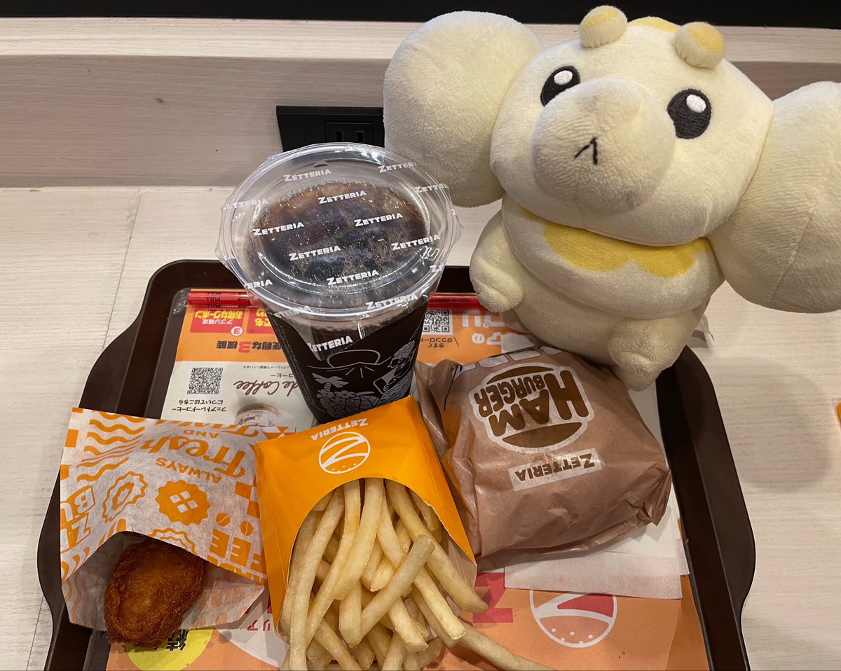motimotipapimo's tweet photo. モッテリアで爆食するモチ！🍔🥤
ファストフード欲が止まらないモッチ〜！🍟 https://t.co/V1dGCl0Ghh