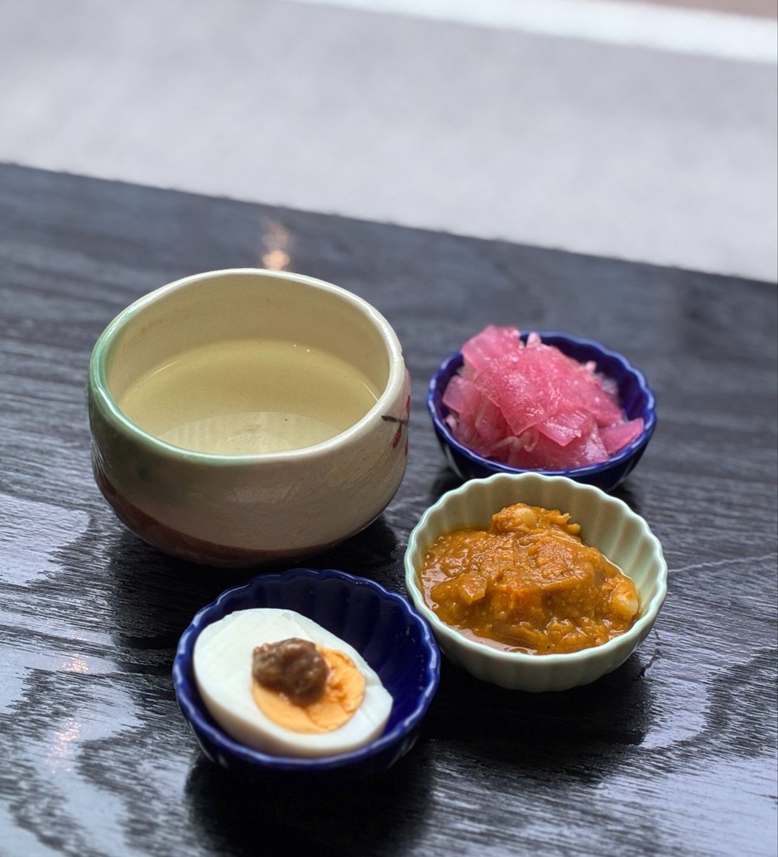 oni_Ami20's tweet photo. バ先のまかない日本酒最高、惣菜しみる
真っ直ぐ帰れますように… https://t.co/t6Yher7sxF
