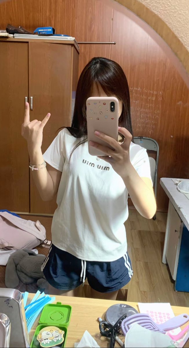 dthwnhatthegioi's tweet photo. zú cũng căng òi 2 ngón tay móc cũng chán ròi nhờ các anh bú hộ e cả trên lẫn dưới neee https://t.co/79c3boXFHD
