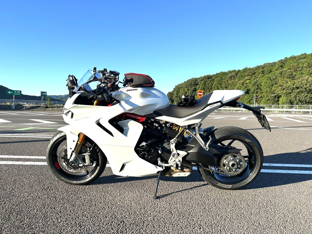 ikunsuke's tweet photo. 先週　彼岸花を見に行ってきました
久し振りのバイク🏍️楽しかった〜♪ https://t.co/LVfbYQYMsP