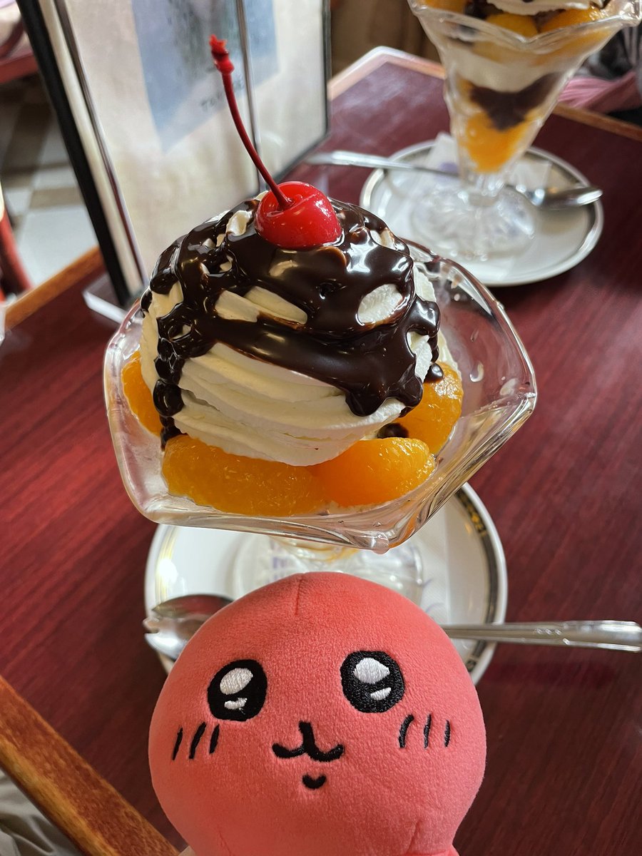 daisahe's tweet photo. ナガ活
「タカセ」のチョコレートパフェ
クリーム下のチョコアイス内のつぶつぶチョコレートが好き！！ https://t.co/ceArUZU3Wj