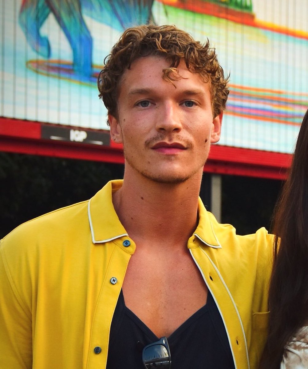 papereIIe's tweet photo. the fact he was walking around venice looking like that and nobody even knew who he was https://t.co/FYB5IrUssQ