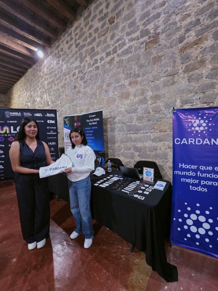 CardanoMexicoC's tweet photo. La comunidad estuvo presente en @unlocksummit_io
2026 en #Zacatlan compartiendo la tecnología que ofrece @Cardano y las oportunidades que existen dentro del ecosistema. 💙
Seguimos sumando voluntades 🫂🤝
#Cardano 🇲🇽 #comunidad #Blockchain #Unlock 🌈 https://t.co/LV3tYvk27f