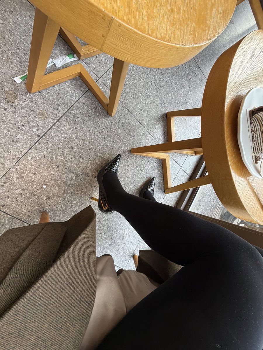 zzjdnnddd's tweet photo. 继续厚黑美学，想看什么样穿搭评论区告诉我 https://t.co/jKIzGBhBJ8