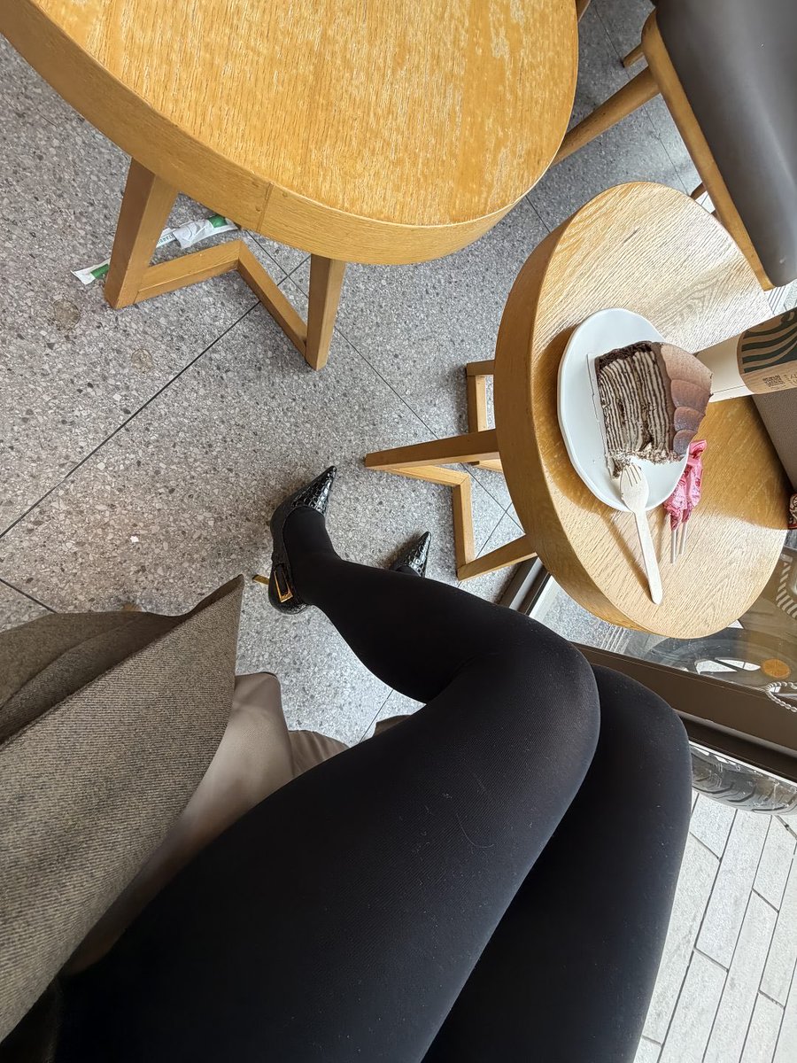 zzjdnnddd's tweet photo. 继续厚黑美学，想看什么样穿搭评论区告诉我 https://t.co/jKIzGBhBJ8