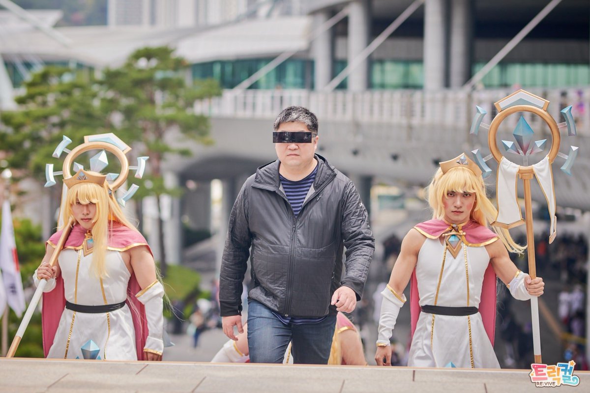 BONG_cosplay's tweet photo. 日本のトリッカルの教主様、こんにちは
私たちは韓国の「3ルフィン」です！
写真にもあるように、昨年の4月から、エピドゲームズの社長と副社長と一緒に、楽しいひとときを過ごしました。
私たちのエルフィンの写真を楽しく見ていただき、ありがとうございます！
#トリッカル #エルフィン https://t.co/TqYpncCztY