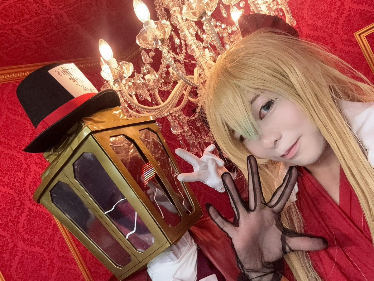 frozenokina's tweet photo. んで昨日のスイパラ組ツーショ!
いつ見ても液晶で目が動くの凄いなぁとは思ってる!これで前見えてるの凄いよねホント。イグニスかっこよかったしスタジオの雰囲気とも合ってたからめっちゃ映えてた!
#HEROS_CROSS https://t.co/IYQ3EvCoDm
