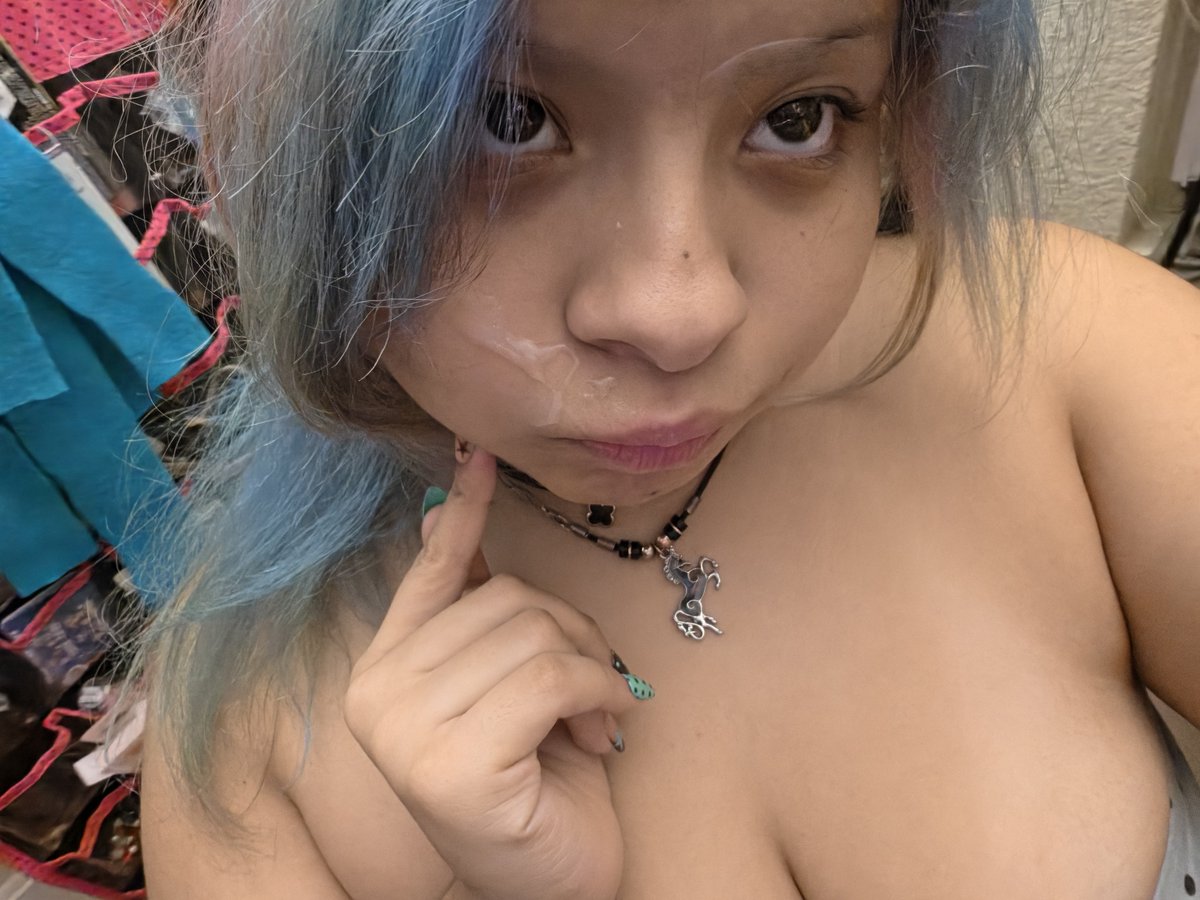 meow12xr's tweet photo. hair so messy https://t.co/DT3FbvxAxU