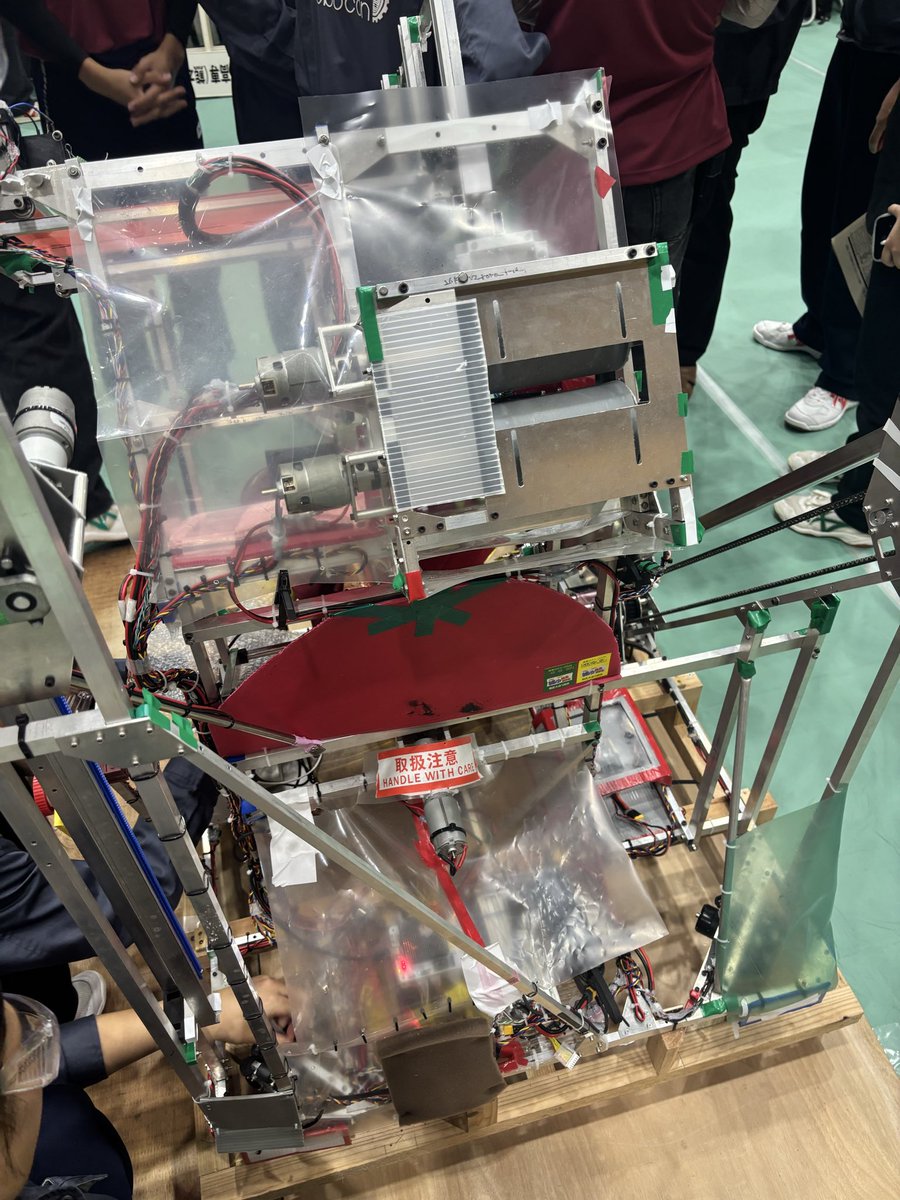 krobocon's tweet photo. 熊本高専熊本キャンパスA,Bチーム
両チームともに勝ち上がり決勝ラウンドに進出しました🔥

次の試合まで時間は短いですが、最後まで諦めずに調整し、どちらのチームも全力を尽くします！！

#高専ロボコン https://t.co/IF0rJGsEQv