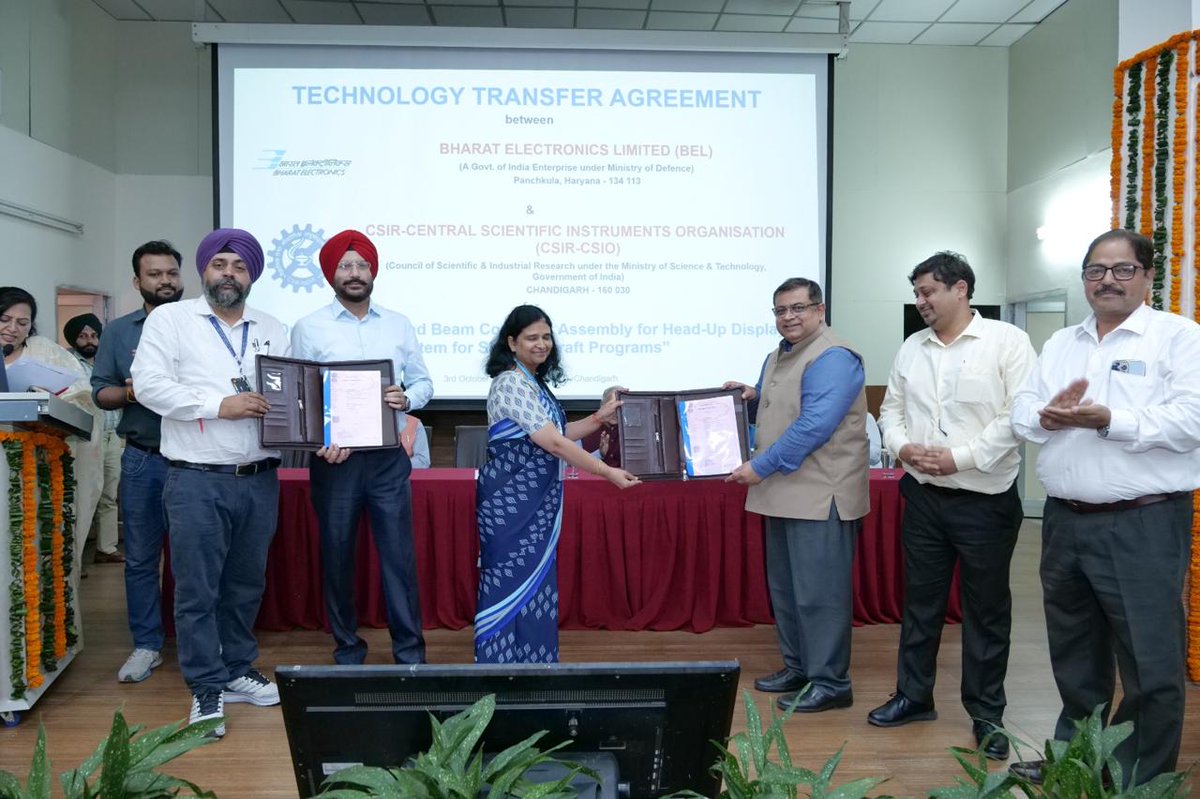 CSIR_CSIO's tweet photo. CSIR-CSIO transferred the technology of “Optical Module and Beam Combiner Assembly for Head-Up Display System for SU-30 Aircraft Programs” to BEL, Panchkula, strengthening indigenous defence technology and advancing self-reliance in aerospace systems.
@CSIR_IND @BEL_CorpCom https://t.co/giGNZ5WCs5