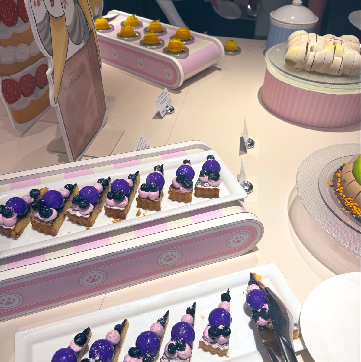 softhardbeat09's tweet photo. スイーツビュッフェなう🍰 https://t.co/BAXuzNrqdw