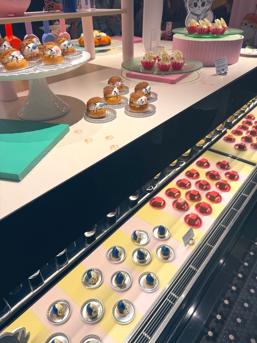 softhardbeat09's tweet photo. スイーツビュッフェなう🍰 https://t.co/BAXuzNrqdw