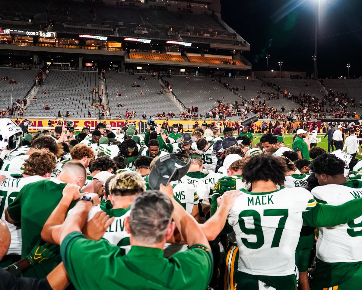 BUFootball's tweet photo. Got the job done 🙌

#SicEm https://t.co/7NK5raU7lt