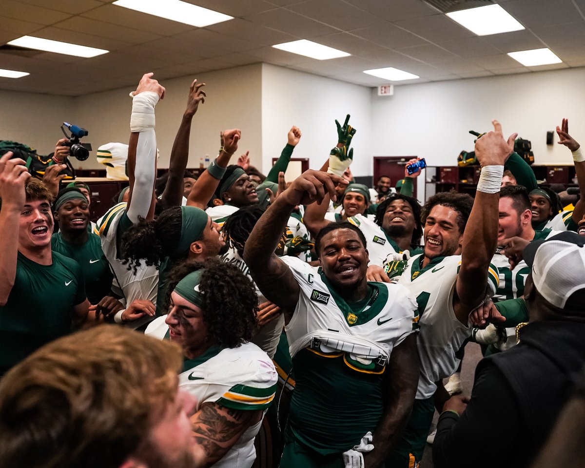 BUFootball's tweet photo. Got the job done 🙌

#SicEm https://t.co/7NK5raU7lt