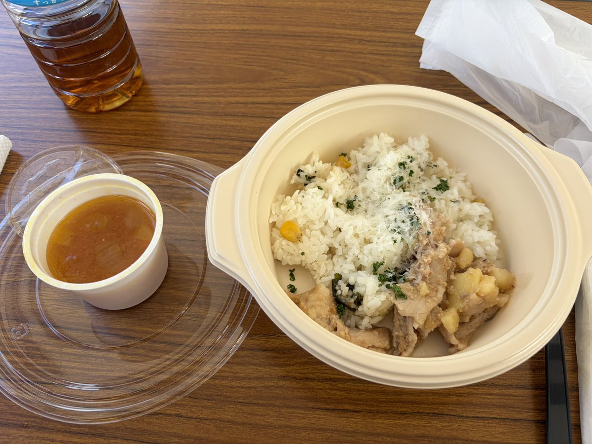 rorosacchi's tweet photo. 下國シェフのミライの給食でお昼タイム
#ONちゃん秋祭り https://t.co/1cnBJEC7ZA