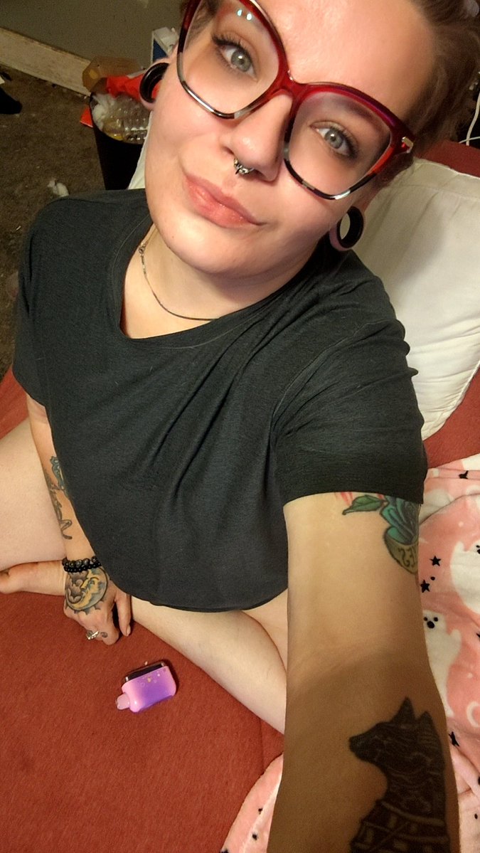 tehkellie's tweet photo. Sooo bored 😂 https://t.co/frsjLnAGJ6