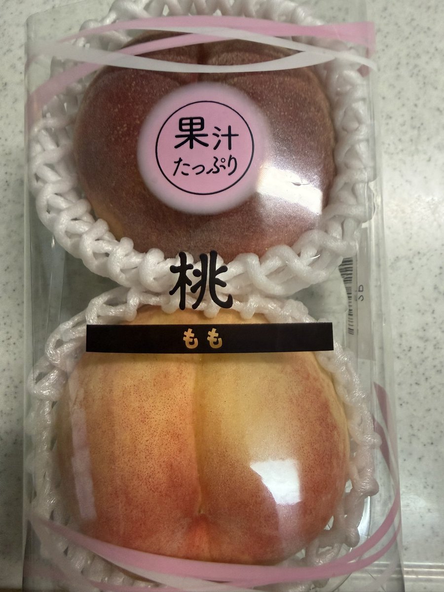 akane_nanase's tweet photo. 昨日、この夏に買い損ねていた福島県の桃が買えた！
品種名は分からないけれど熟していてとても美味しかったです！🤤 https://t.co/X2Ilfr1873