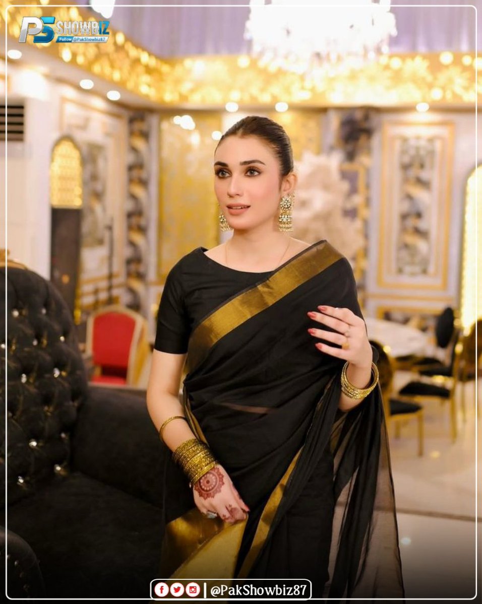 PakShowbiz87's tweet photo. Hina Tariq in her latest gorgeous black Saree picture
#PakShowbiz87 #HinaTariq https://t.co/bTrh8vnrAs
